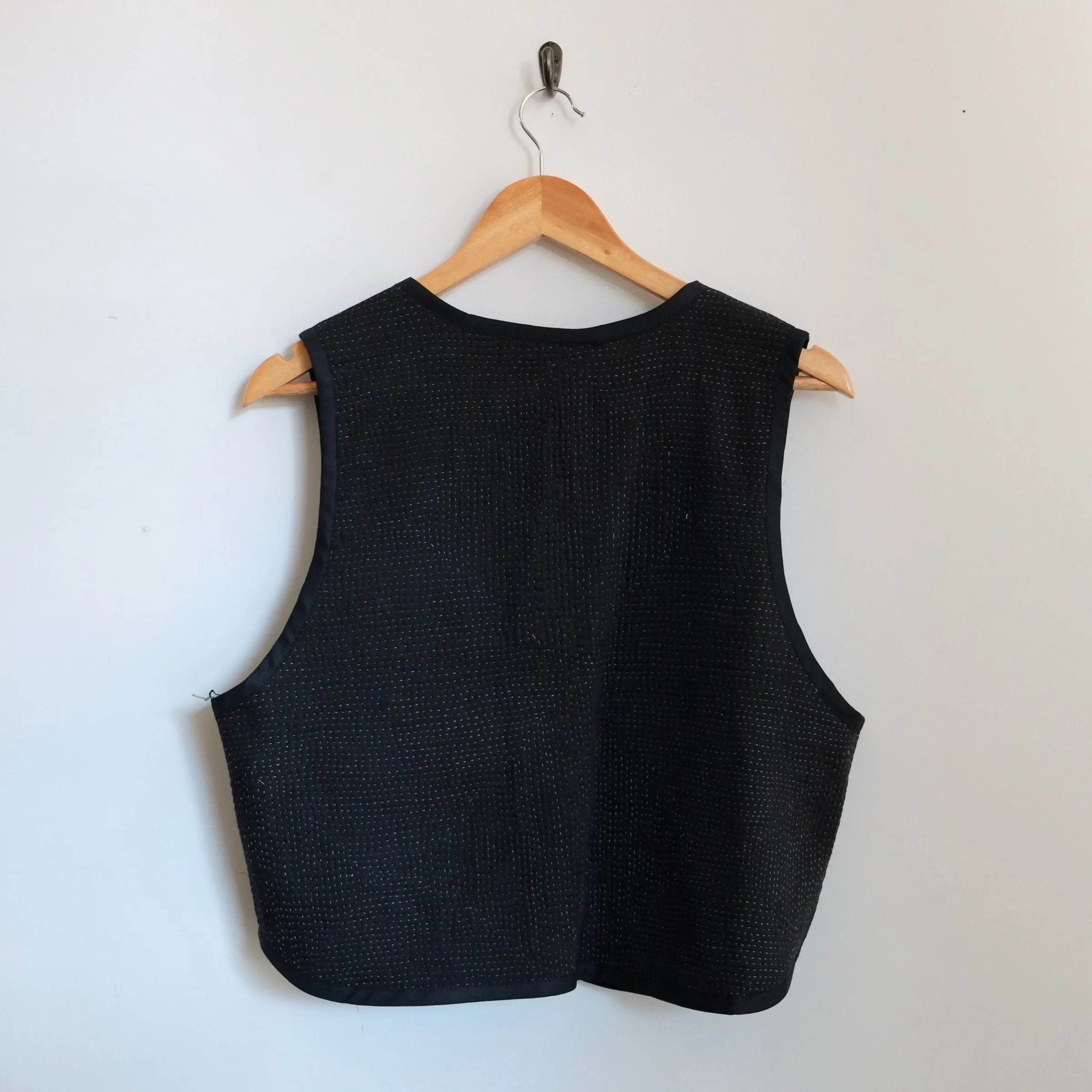 Amelia Sleeve Vest Black with White Thread L087