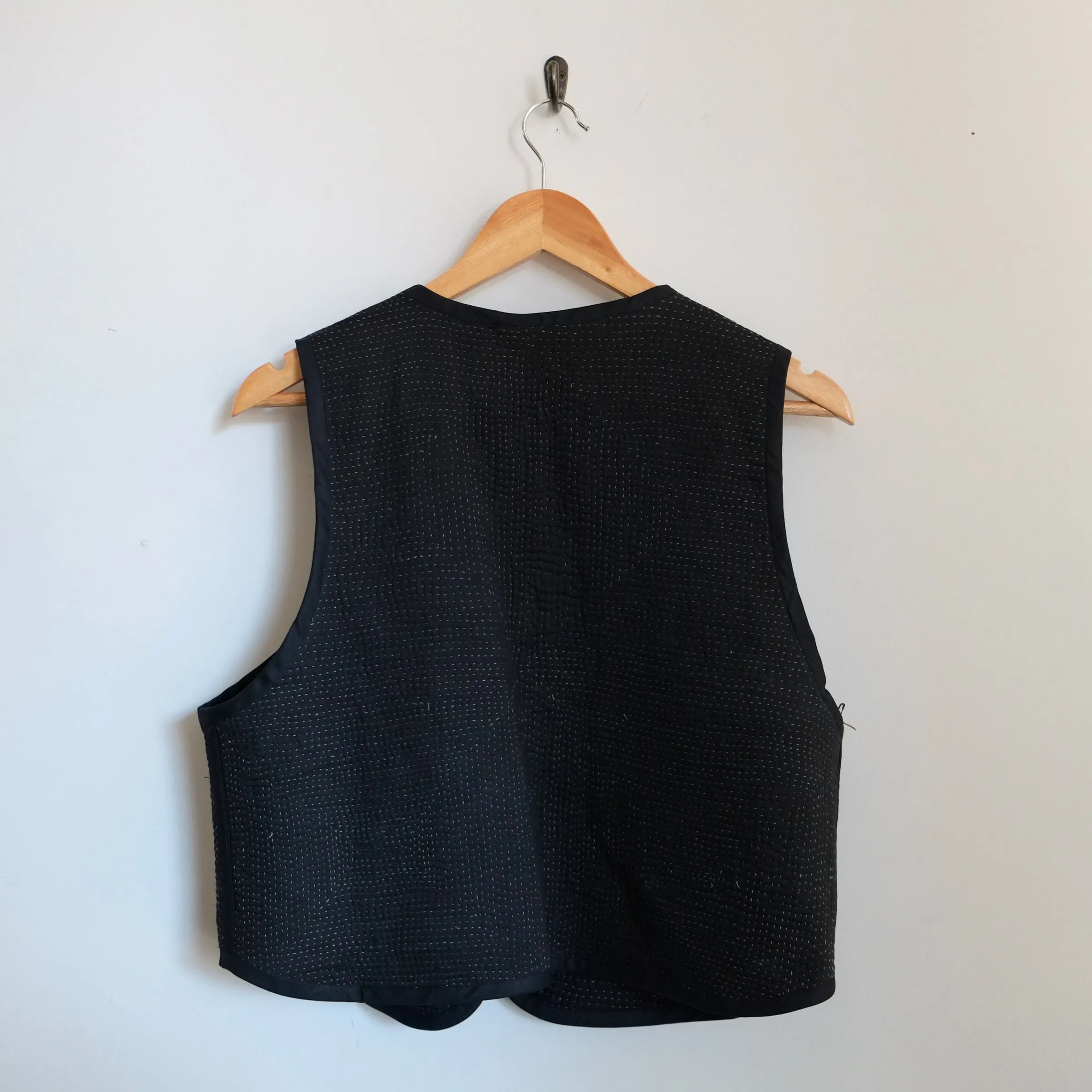 Amelia Sleeve Vest Black with White Thread L087